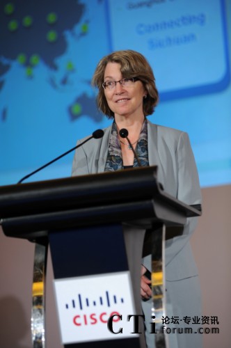 ˼����I(y��)��ȫ�򸱿���Amy Christen